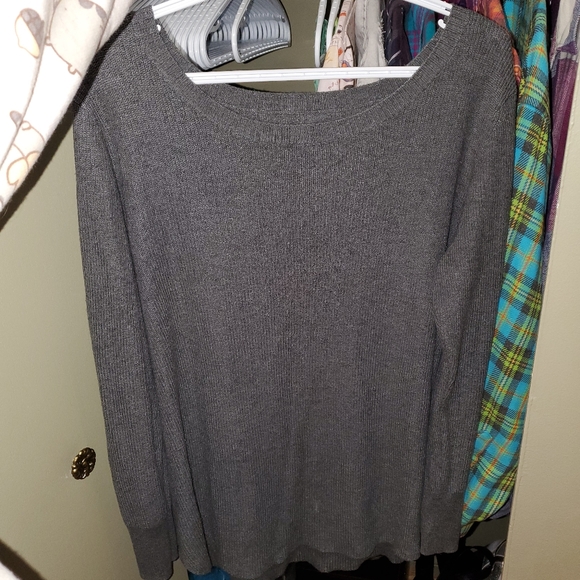 American Eagle Gray Thin Knit Sweater - Picture 2 of 5
